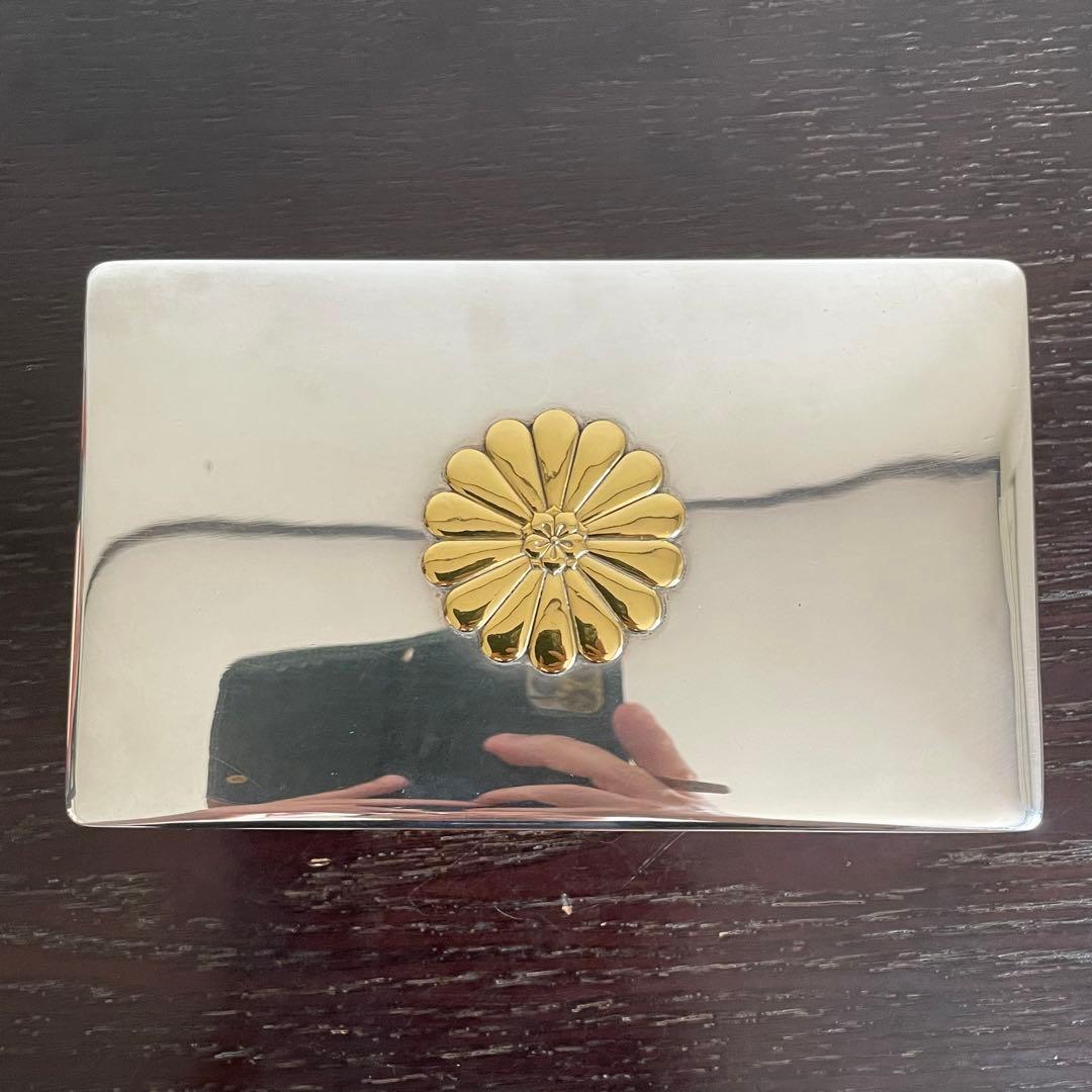 ■566 銀製品 銀座大勝堂 皇室下賜品 煙草箱 十四葉一重裏菊