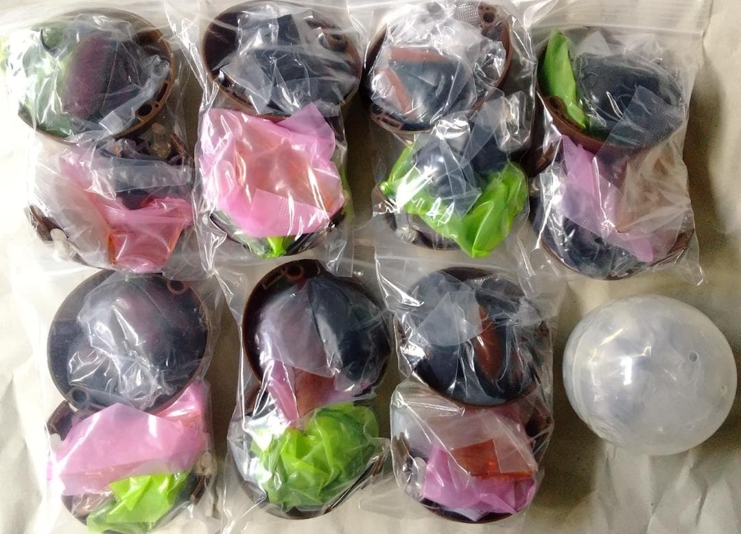 ガシャポン　いきもの大図鑑　かぶとむし くわがた かまきり サソリ　セット