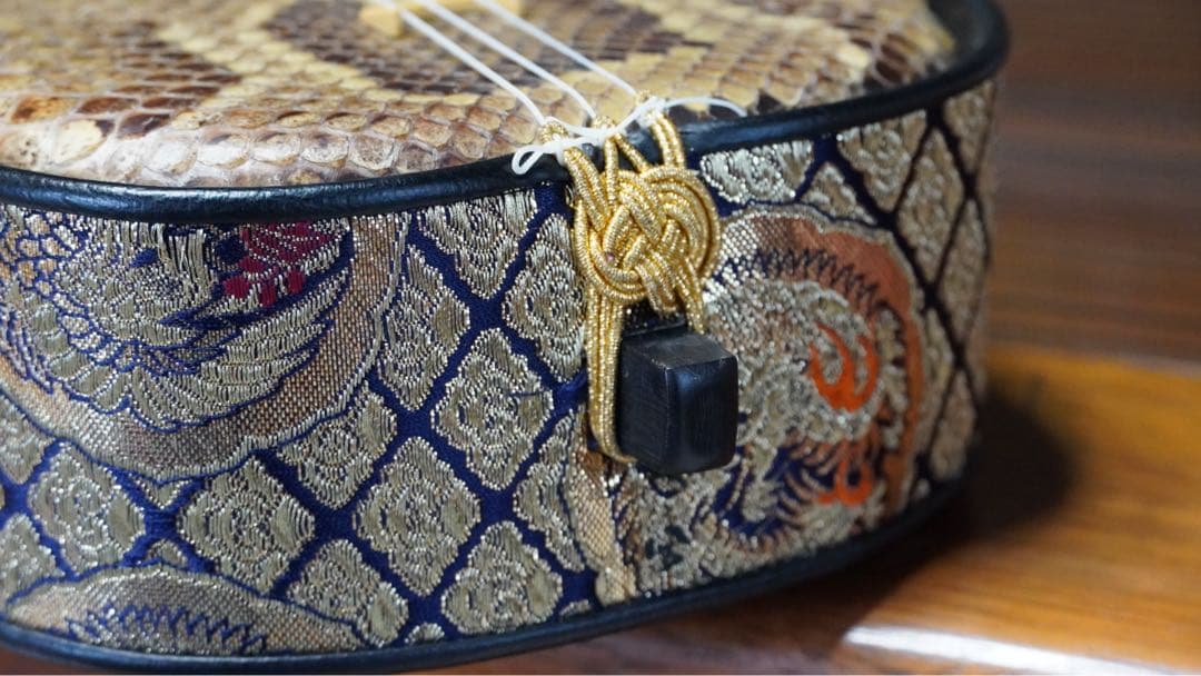 野村流元会長　五十年前にコザで取引した與那城型三線　黒木材　スンチー塗り