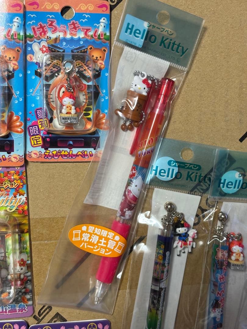 ご当地限定　ハローキティ ストラップ　チャーム うちわ　タオル　30個セット