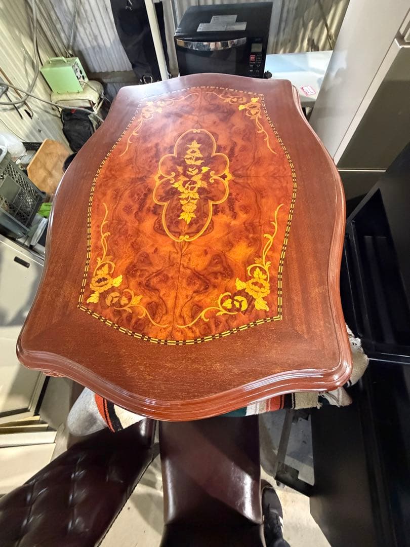 アンティーク　装飾的な木製座卓 中型 茶色