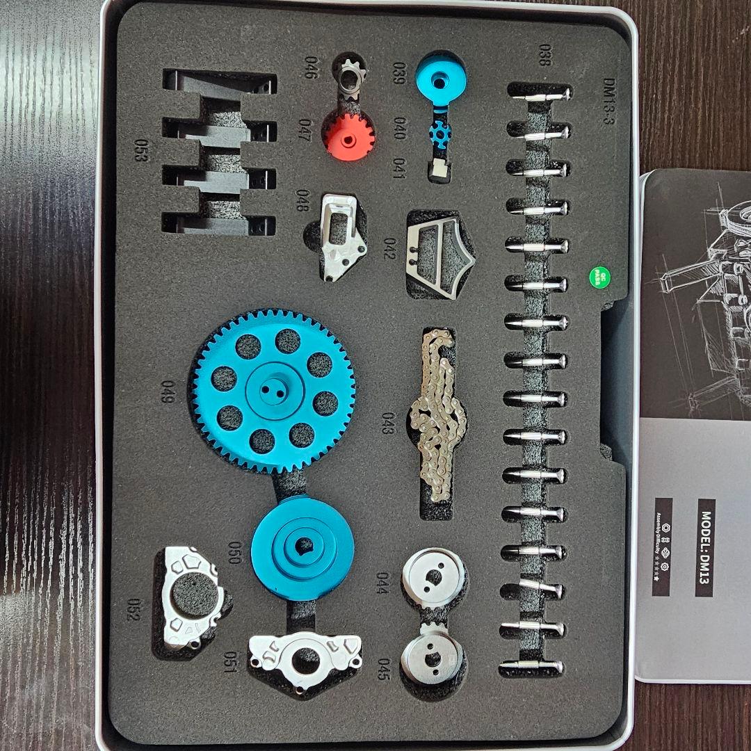 Teching 4気筒エンジン 組み立てキット DM13　エンジン模型