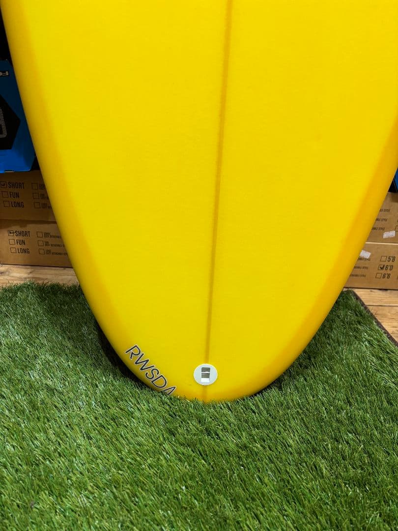 ROBERTS ロバーツ　invader6.10 ミッドレングス　サーフボード