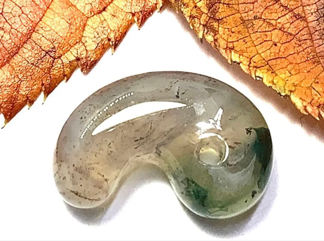 ✳絶品‼️佐渡の錦紅石『岩谷口五色勾玉』勾玉の最上位‼️ 2度と見る事はありません‼️