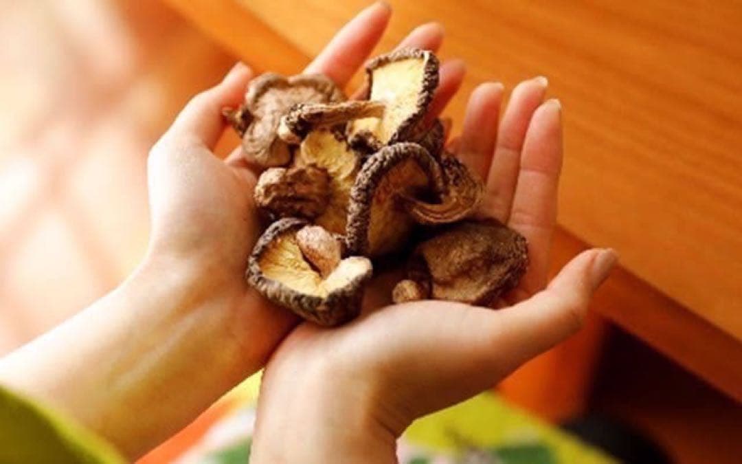 【産地直送】 乾燥椎茸　1kg 業務用　しいたけ　岩手県産　東北の味　美味しい