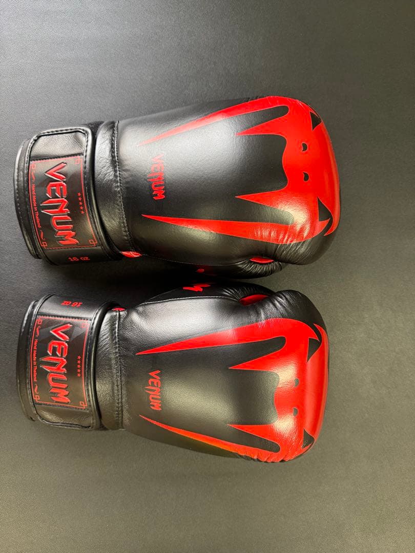 【希少16OZ】Venum Giant 3.0 ボクシンググローブ 赤/黒