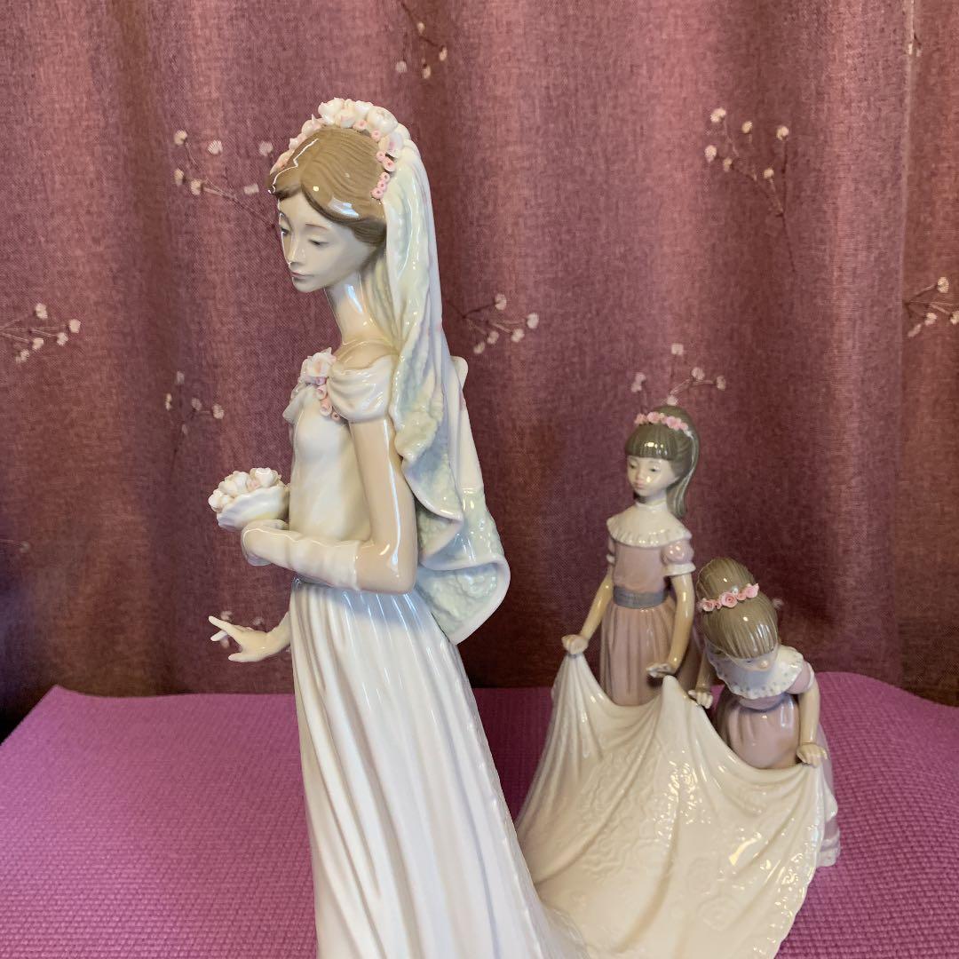 リヤドロ　ロングドレスウエディング