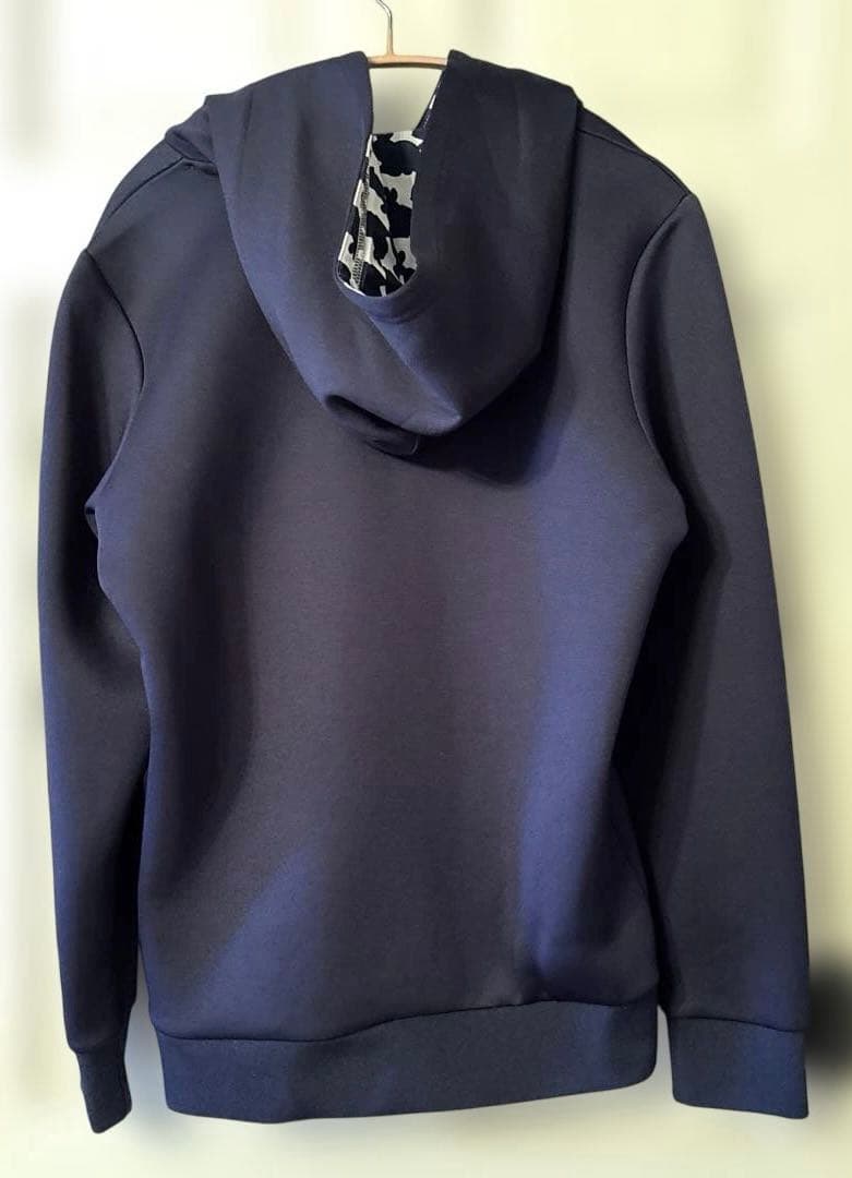 FILA×ウィンザーコラボ　可愛いうさぎシリーズ　　フード付きトレーナー　紺