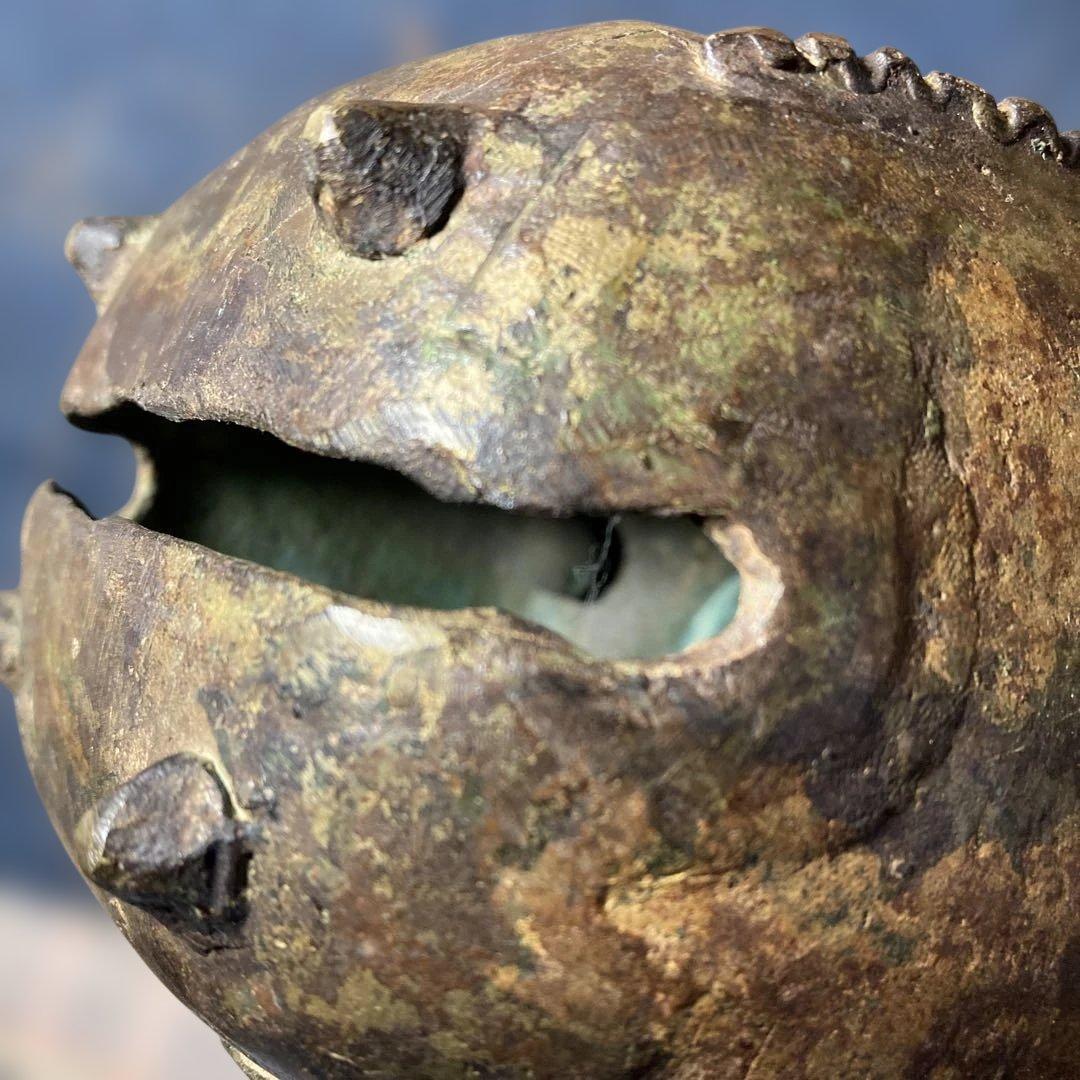 ( T_T)＼(^-^ )何⁇これ、古い五三の桐と梵字の特大の鈴です。