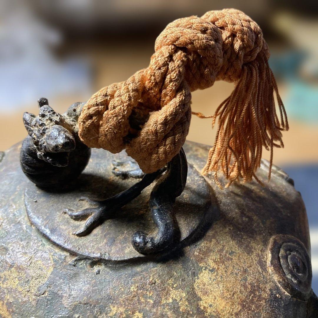 ( T_T)＼(^-^ )何⁇これ、古い五三の桐と梵字の特大の鈴です。