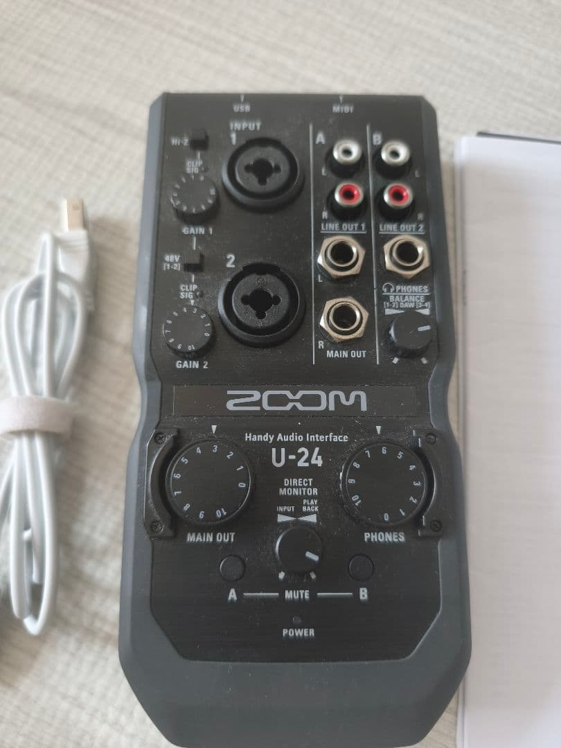 ZOOM U-24 オーディオインターフェイス　dtm 機材