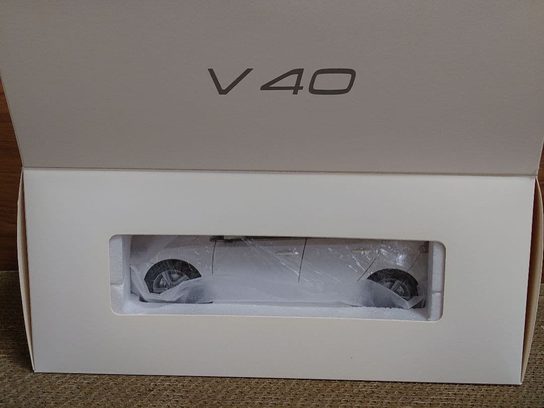 【希少美品ミニカー】ボルボ V40 1/18 精工モデルカー　ホワイトパール