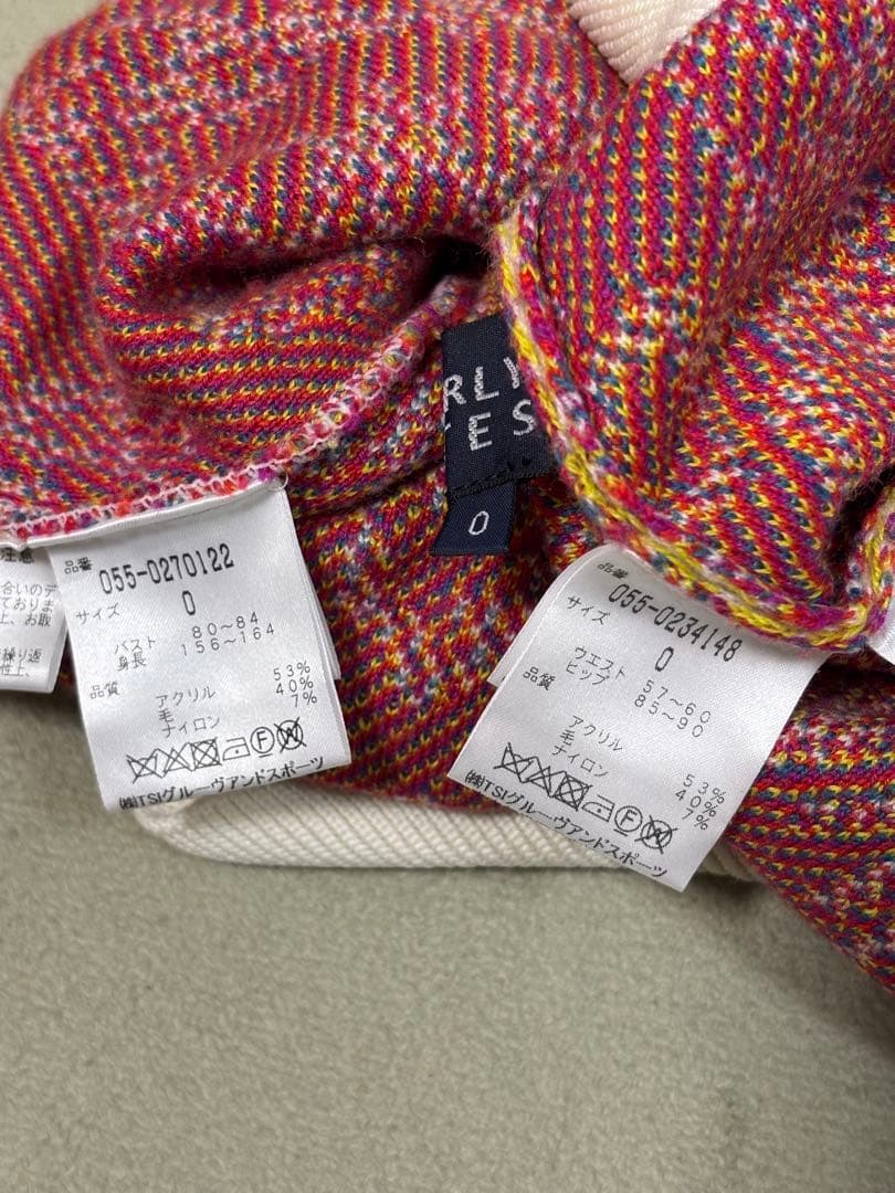 （超美品）パーリーゲイツ、落書き柄、ニットセーターとスカートのセット、サイズ0