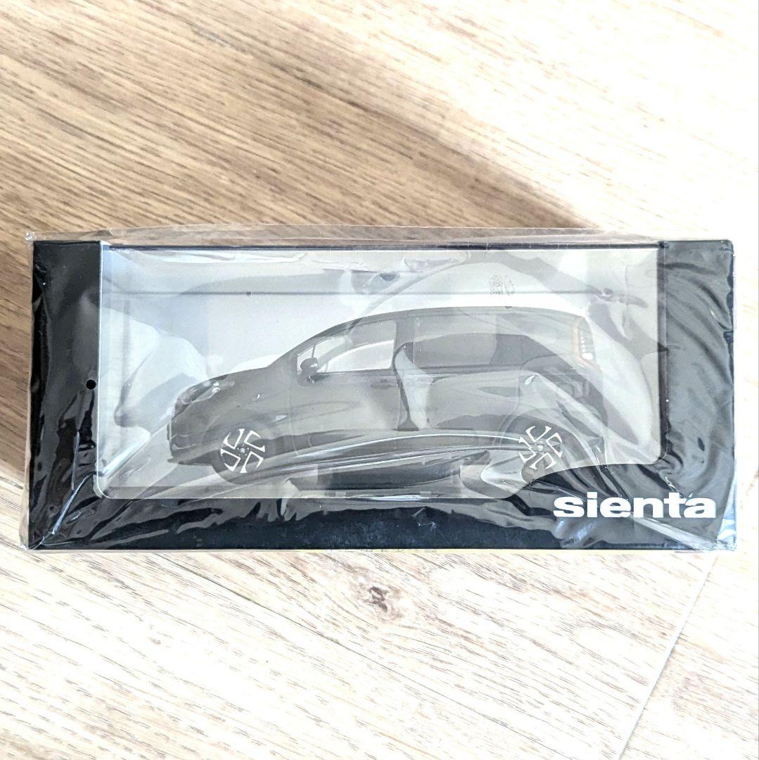 非売品 新型 シエンタ ミニカー トヨタ 1/30 ブラック カラーサンプル