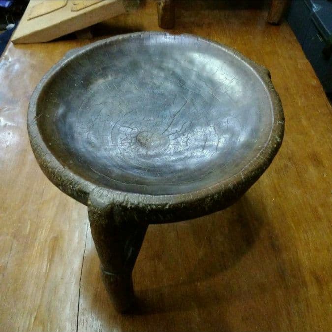 アフリカ　Tanzania　アンティーク木彫椅子　花台・オブジェに