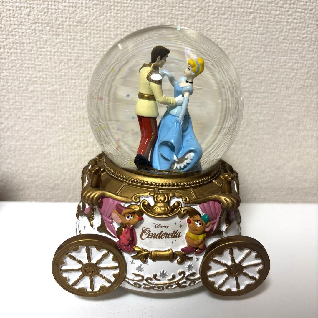 ディズニー　シンデレラ　フィギュア　スノードーム