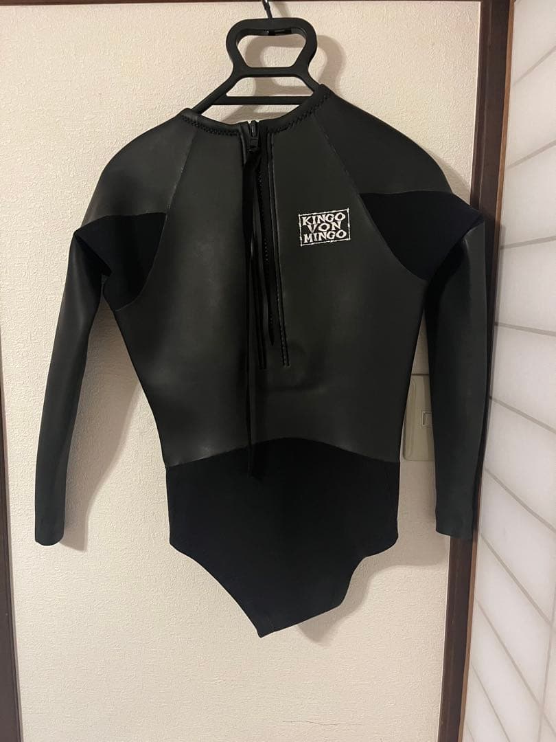 KINGO VON MINGO ブラックウェットスーツ