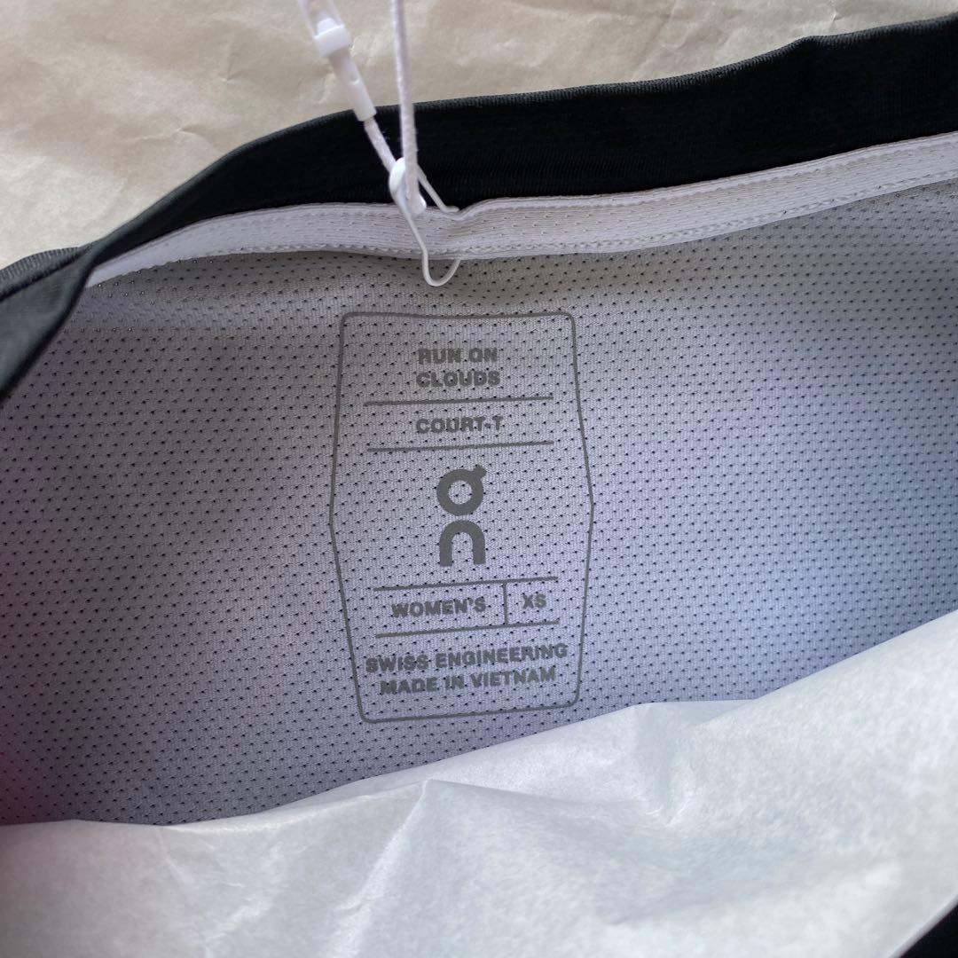 新品未使用品　Onテニス　レディースTシャツ