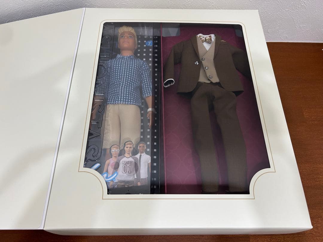 【非売品】Barbie男性「ケン」フィギュア　ブラウンスーツセット（値下げ中）