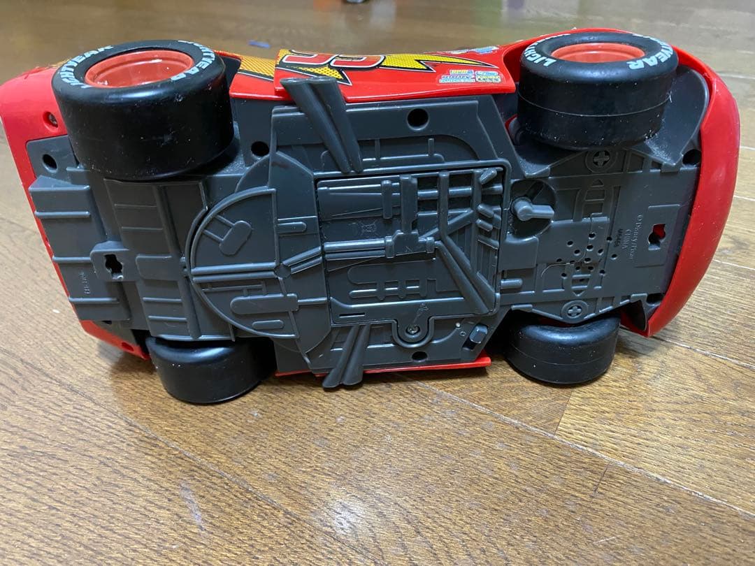 カーズ マックィーン　アニメの様に動いて喋る大型ミニカー　希少　当時物