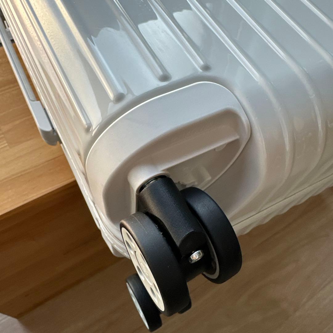 RIMOWA ESSENTIALキャビンS(ホワイト4輪)
