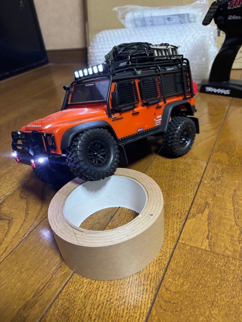 トラクサス4M、社外品リヤトレーラー付き