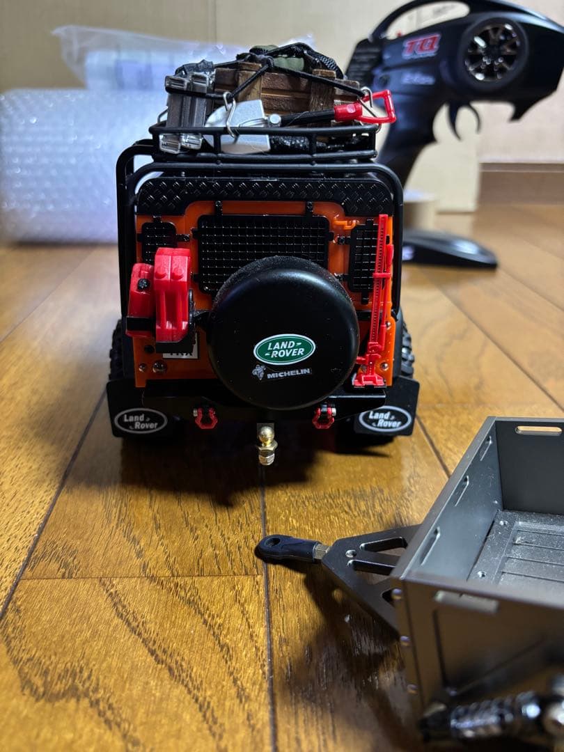 トラクサス4M、社外品リヤトレーラー付き