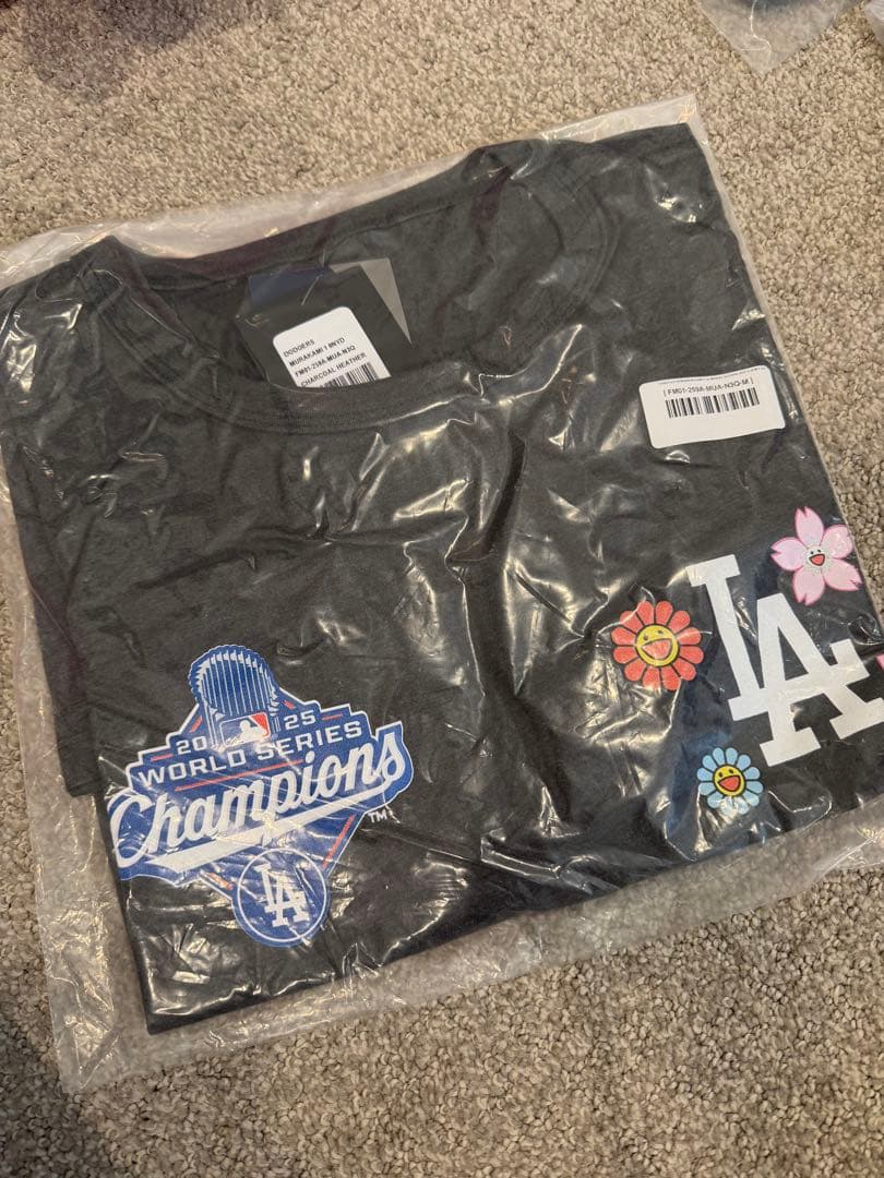 村上隆×ドジャース　2025年ワールドシリーズ優勝Tシャツ