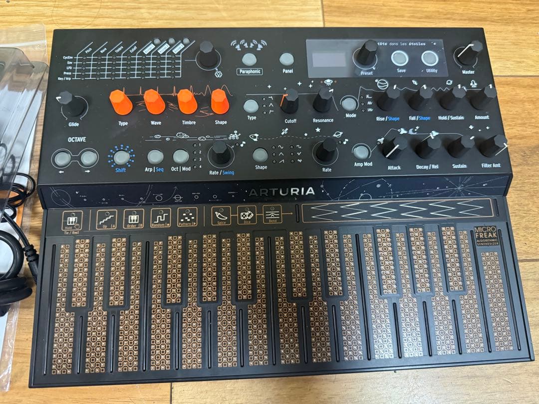 新品同様美品　Arturia MicroFreak シンセサイザー 本体