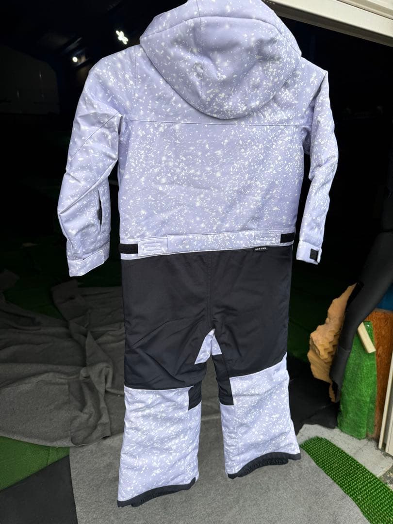 burton キッズワンピース サイズ5 107から117センチ 新品未使用