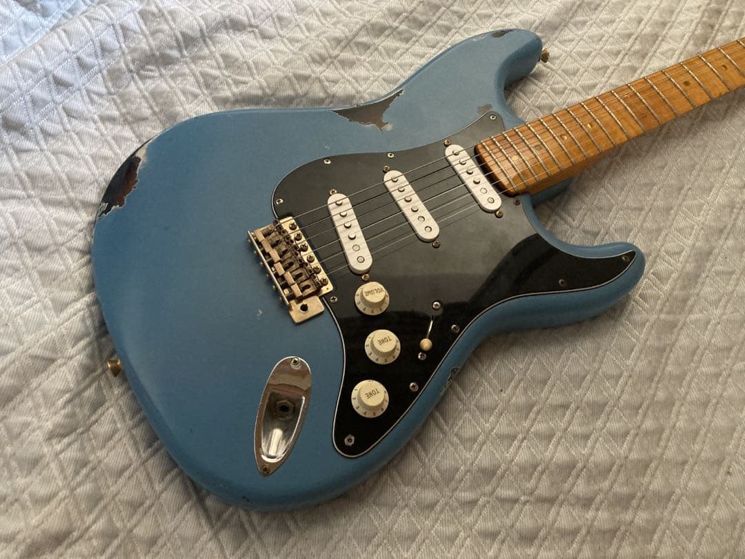 マルチレイヤーストラトタイプ　虎目ネック