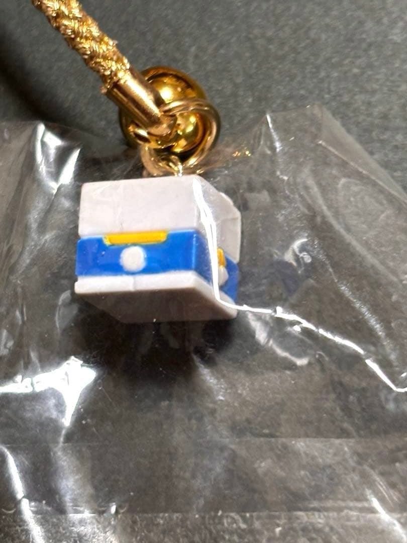 未使用未開封❗️レア❣️ハローキティストラップ キューブVER2001