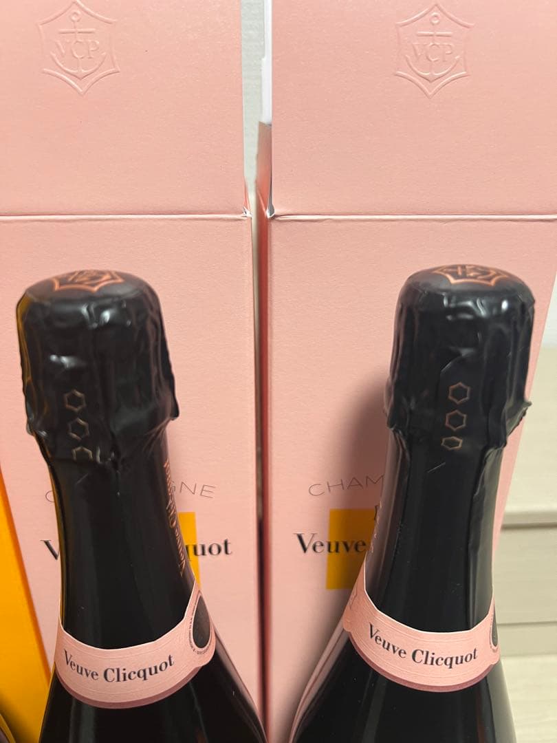 【最安値⁉️】ヴーヴ・クリコ4本セット。