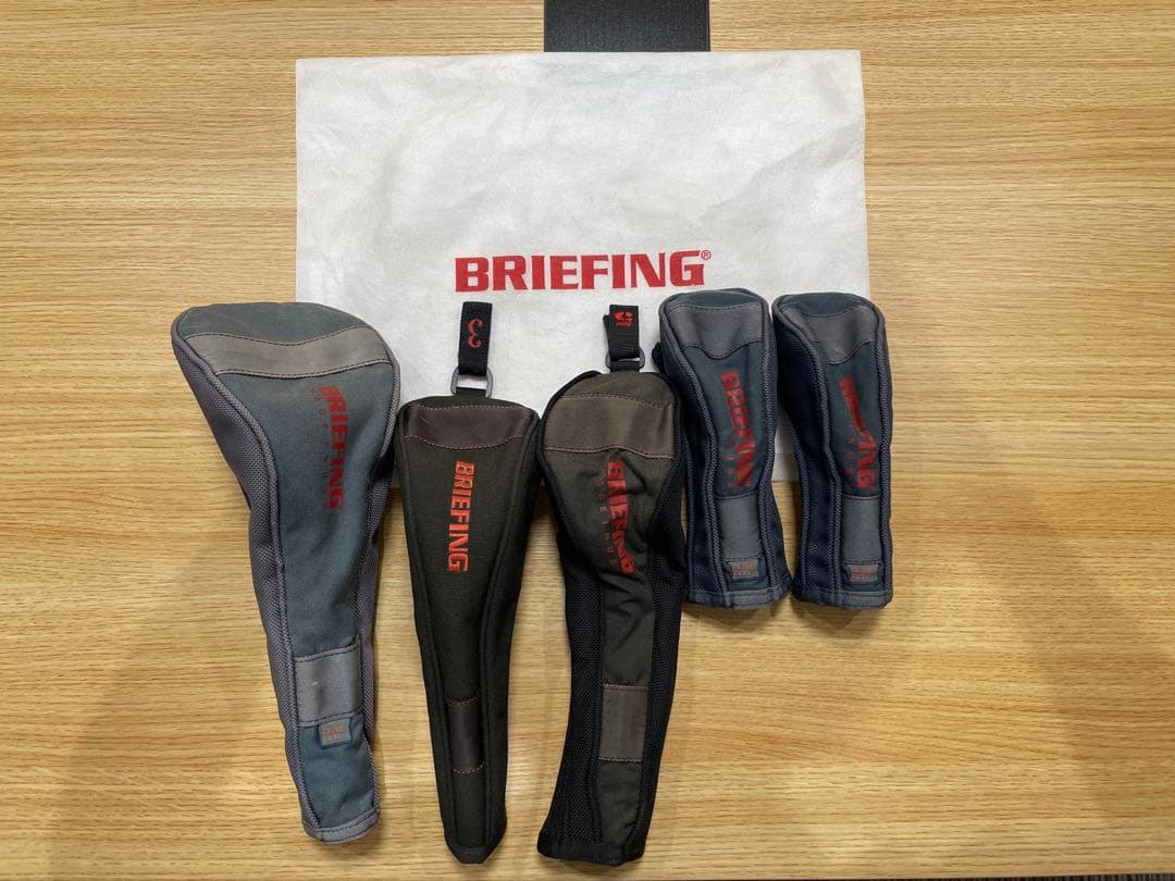 ブリーフィング　ゴルフキャディバッグ、ヘッドカバー付き