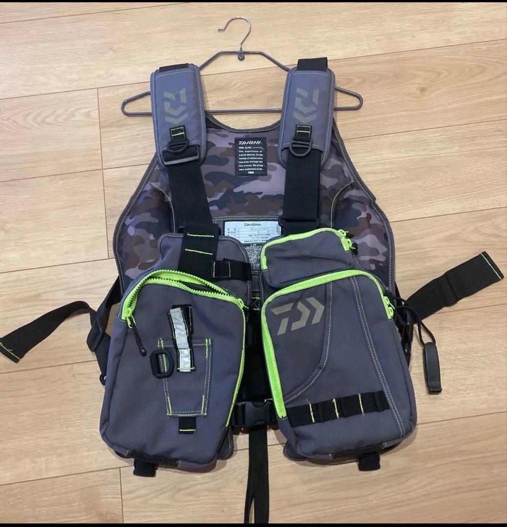 美品　DAIWA フローティングジャケット DF-6403 グレー迷彩