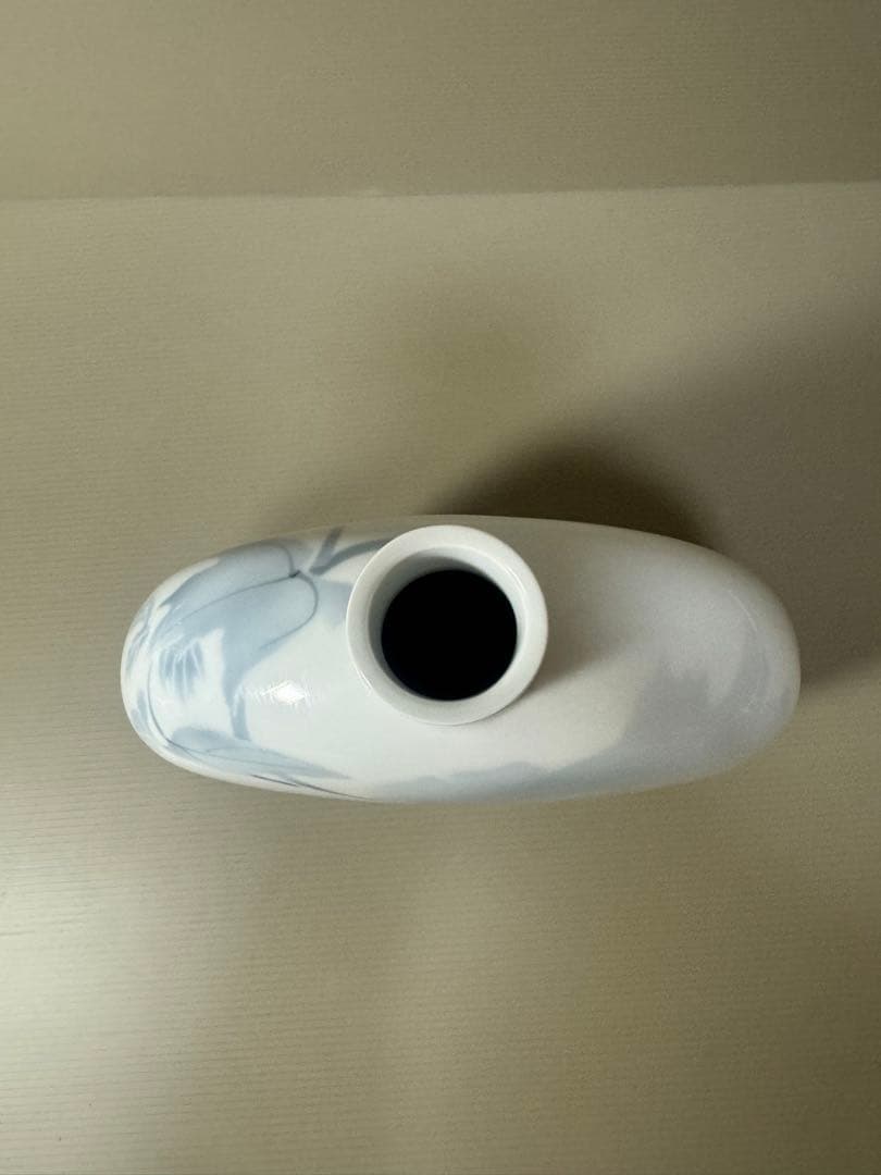 2117 深川製磁　淡釉光彩　薄墨白牡丹　花瓶