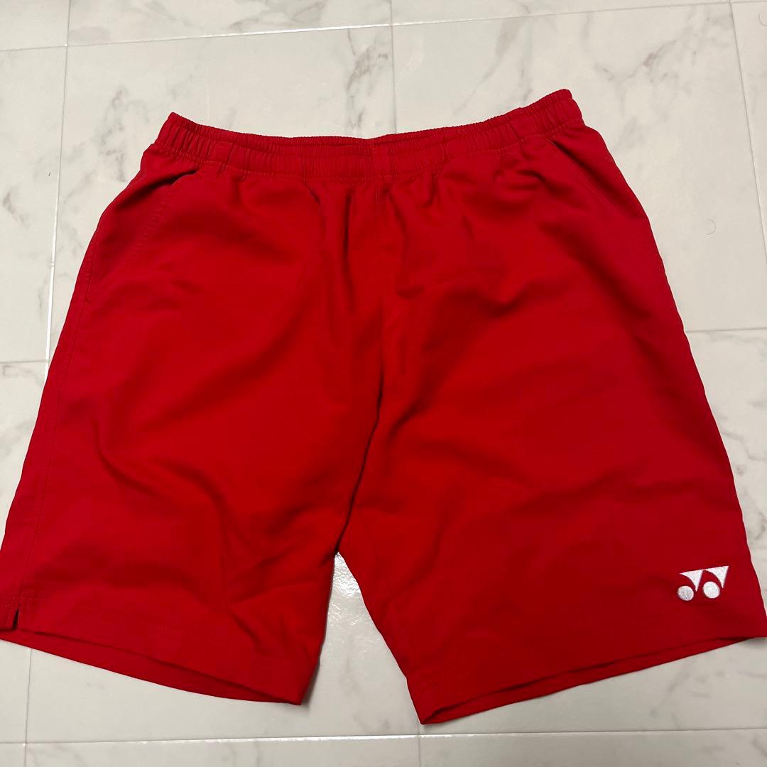 YONEXバドミントンセット（赤ショートパンツ×2・青Tシャツ・黒Tシャツ）