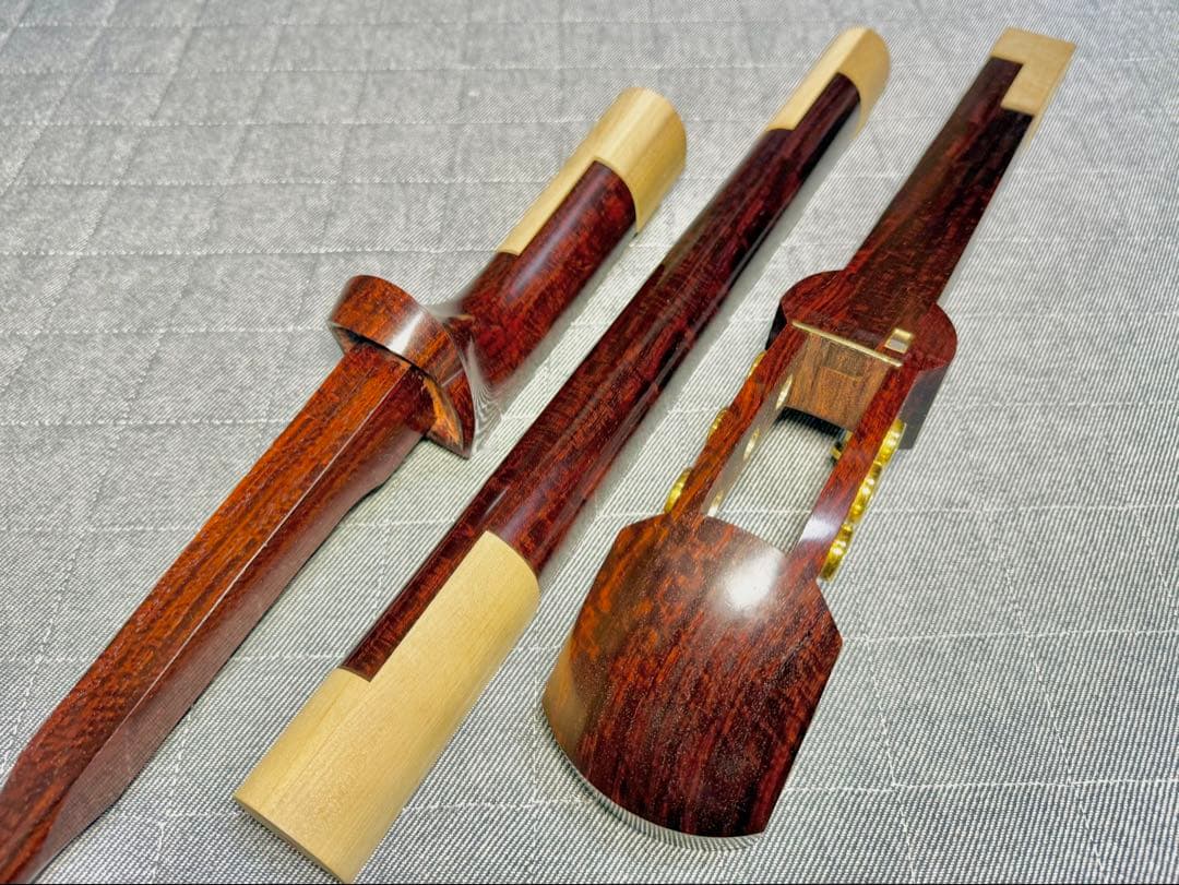 【新春丙午】極上 津軽三味線 金細 綾杉胴 超重量 虎縮杢 超美品 糸巻 太棹