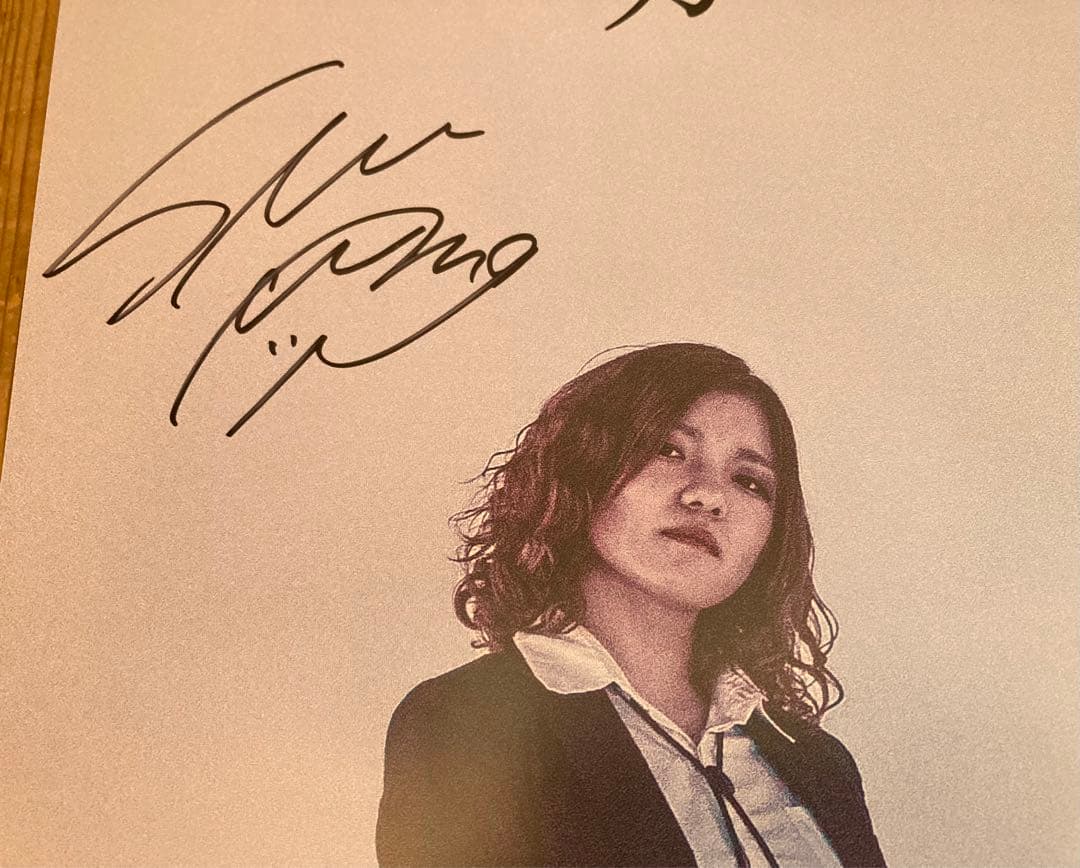 ガールズロックバンド革命新品未使用サイン入り非売品ポスター ② TRiDENT