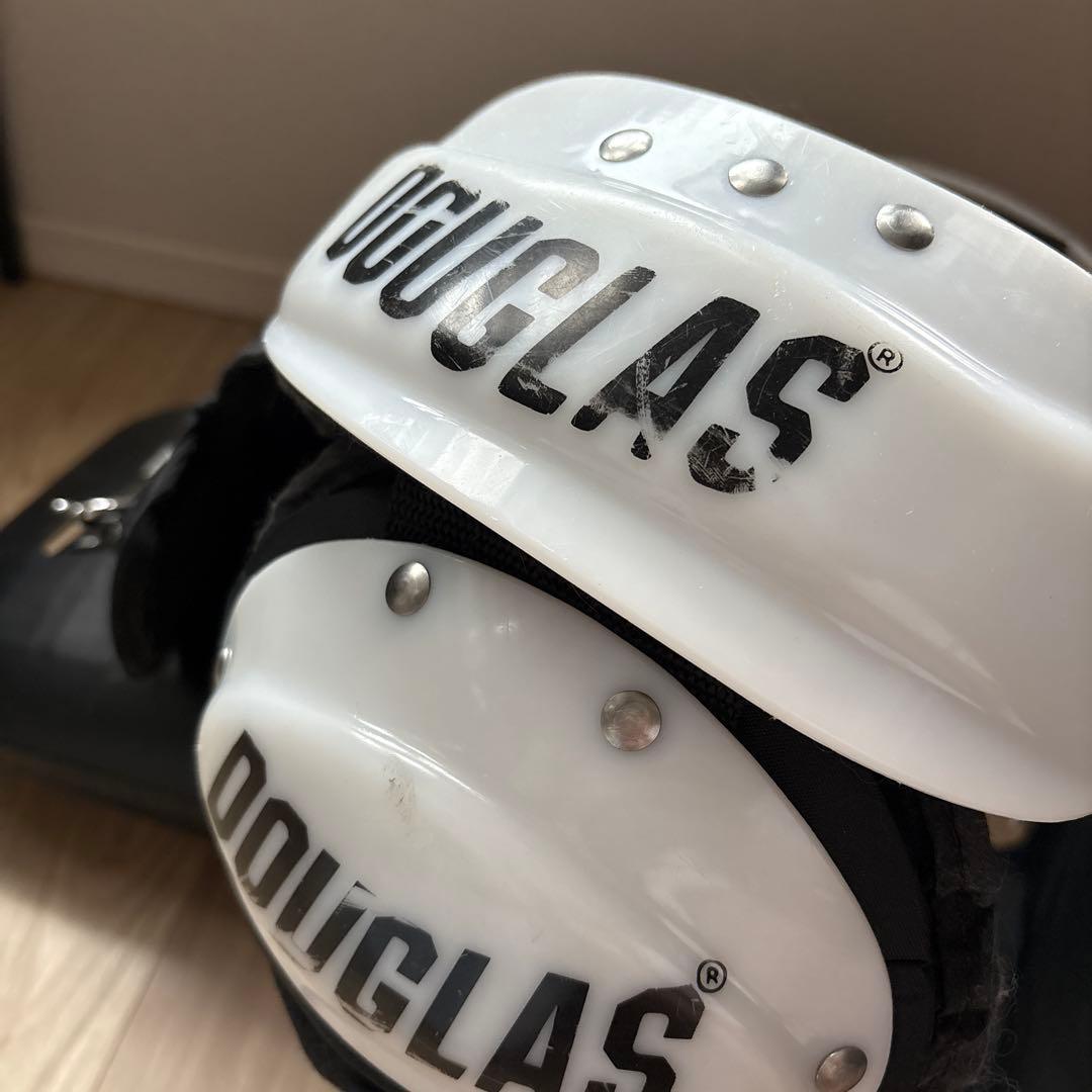 Douglas FF17 XS ショルダーパッド ブラック/ホワイト