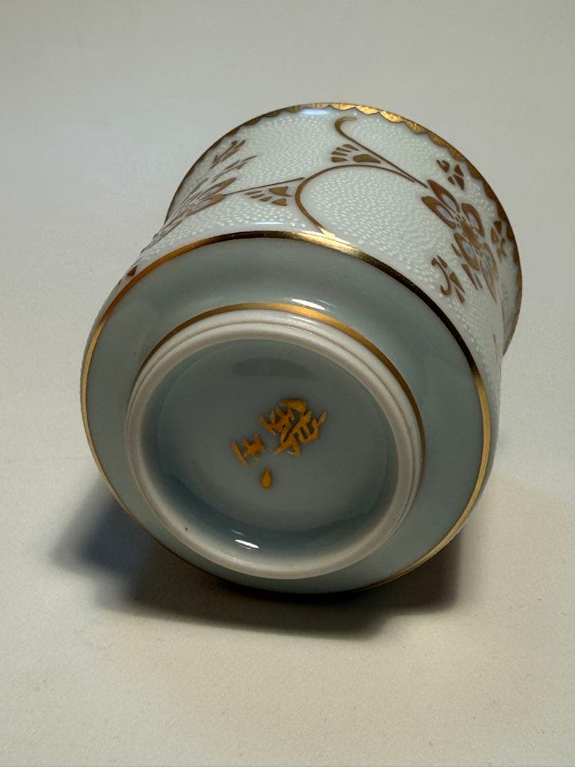 仲田錦玉　渦打白粒ぐい呑　共箱、共布、栞