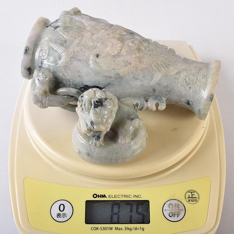 中国　玉石翡翠彫刻　獅子摘　龍刻　双耳遊環　飾壷　香炉　唐木台付　M　R8288