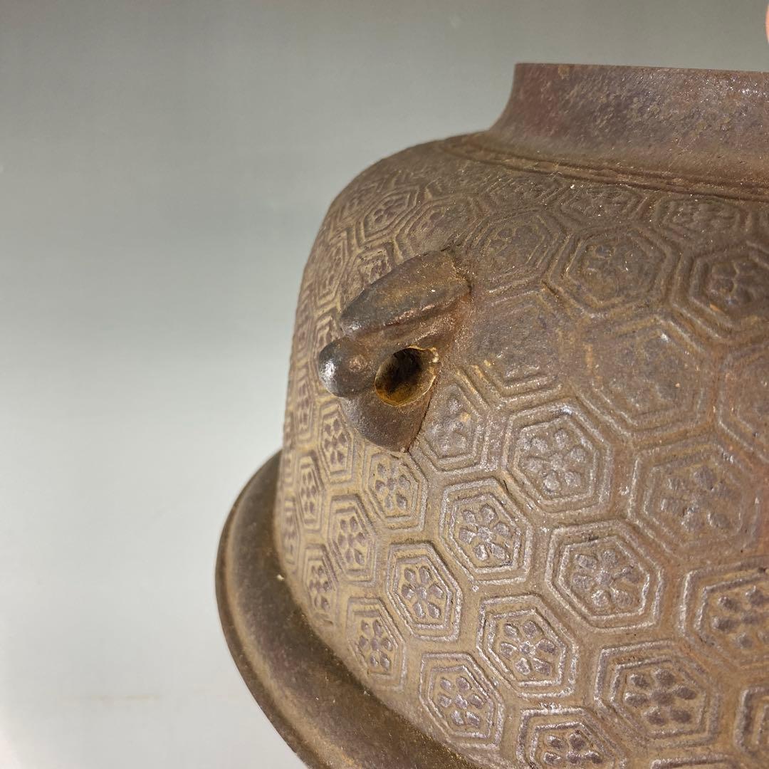 【茶道具】高橋敬典造　真形羽付亀甲文釜（共箱）