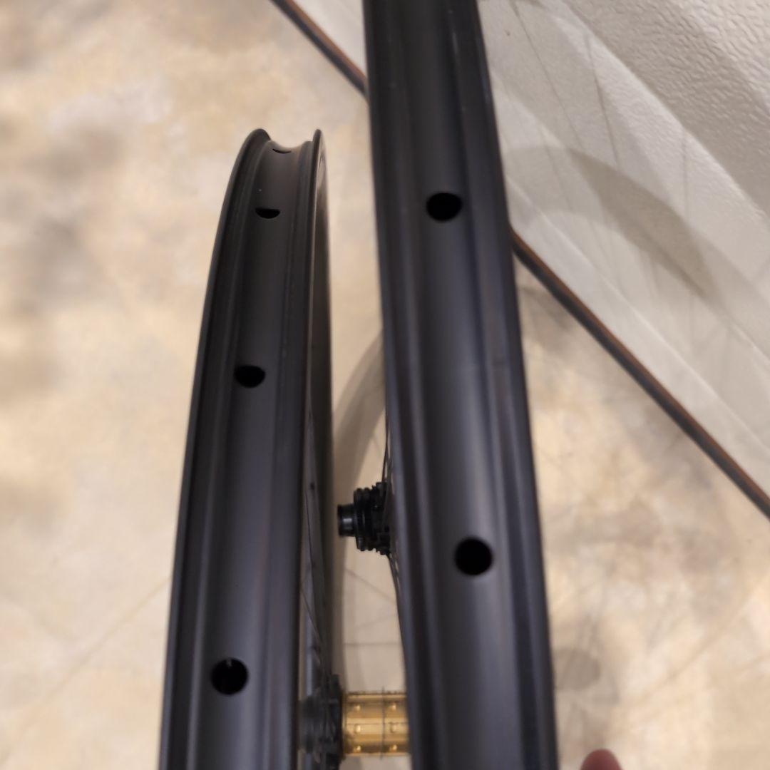 カーボンリム 超軽量 1300g ディスクブレーキ用 シマノフリー