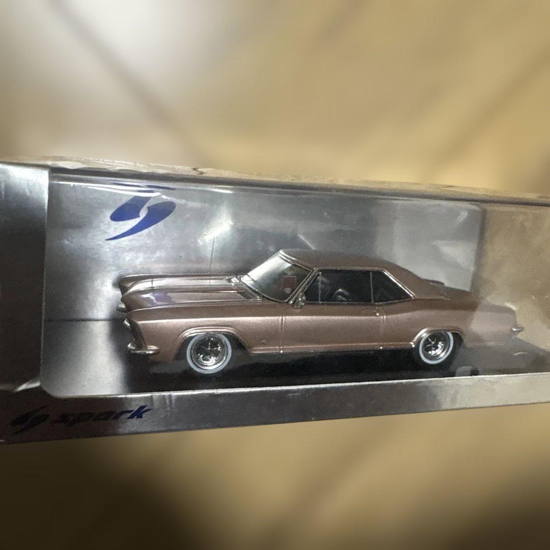 spark ブラウン ミニカー　Buick Riviera 1965