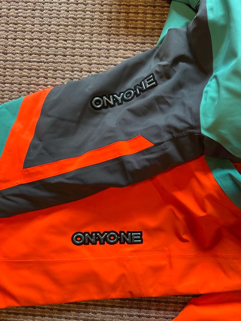 美品　オンヨネ ONYONE スキーウェア デモ DEMO サイズM