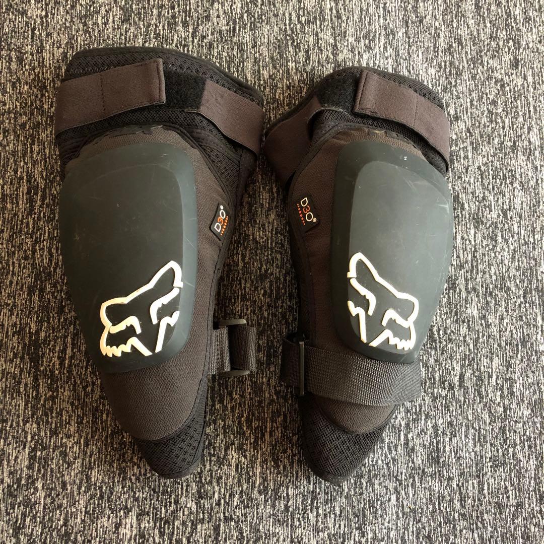 FOX 膝プロテクター　FOX LAUNCH PRO D3Oフォックス