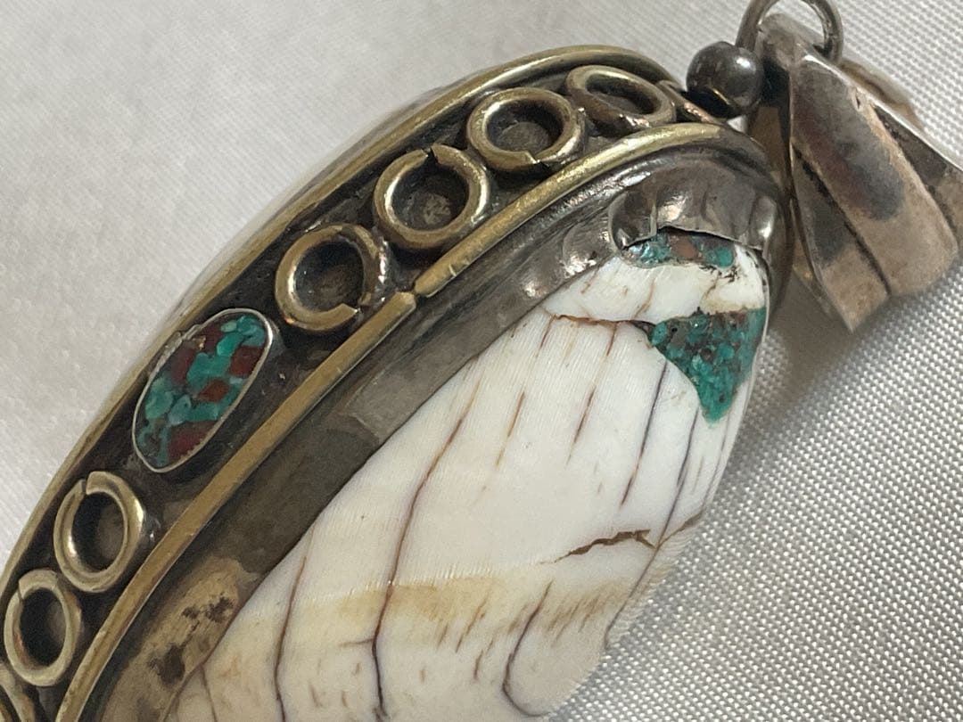 ヴィンテージ！アフガニスタン銀細工「銀と古代貝」のペンダント