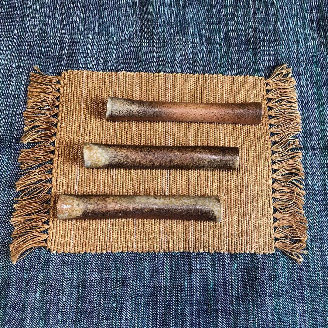 家庭画報掲載陶芸家作　信楽焼焼き締めカトラリーレスト3本セット　ウコン染絹敷物