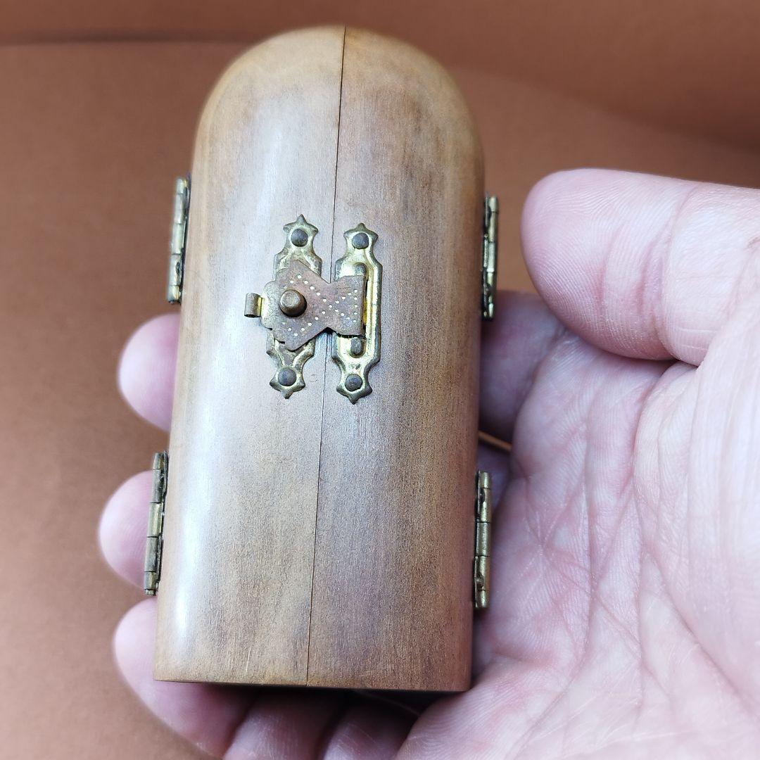 インド老山白檀超精細彫刻 ミニ「国宝緒尊仏籠」《整理番号:BU007》